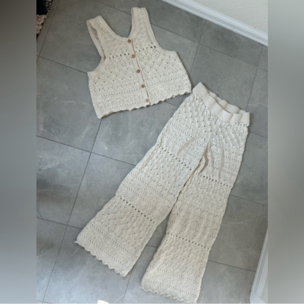 Never Worn Womens House of Harlow Beige Crochet Back Button Tank and Pants Set